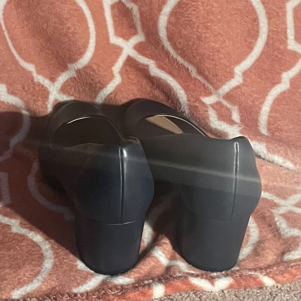 MY SOFT Women’s Size 8.5 Navy Closed-Toe Heels - Picture 5 of 8